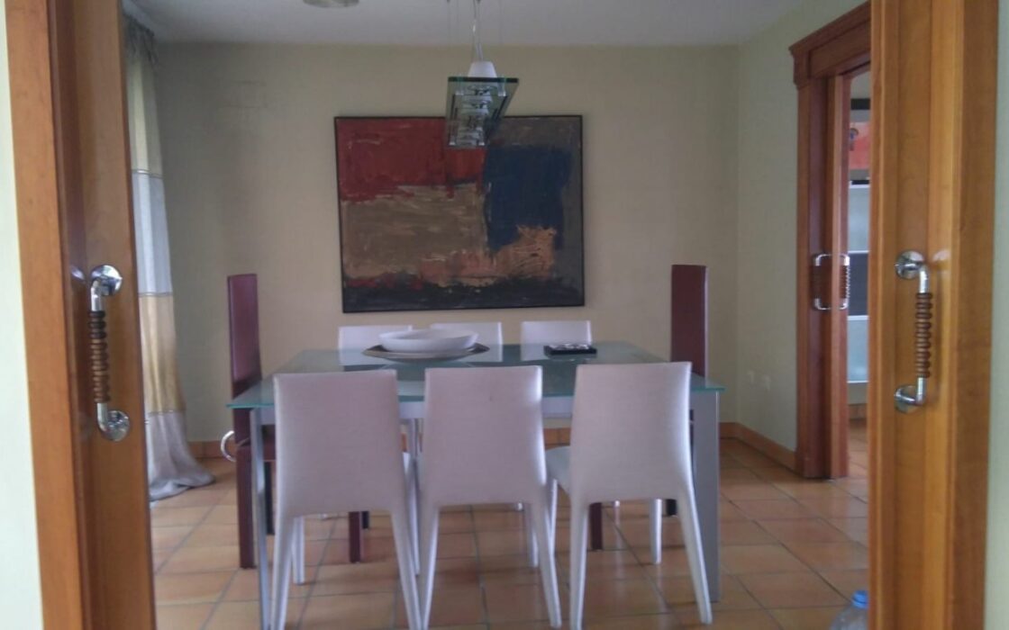 Вілла з басейном у Баньерес-де-Мариола, 4 спальні