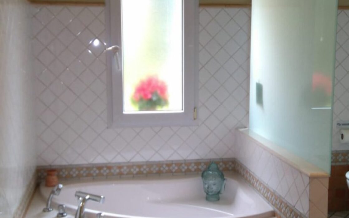 Вілла з басейном у Баньерес-де-Мариола, 4 спальні