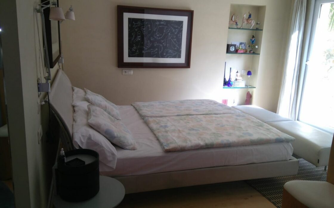 Вілла з басейном у Баньерес-де-Мариола, 4 спальні