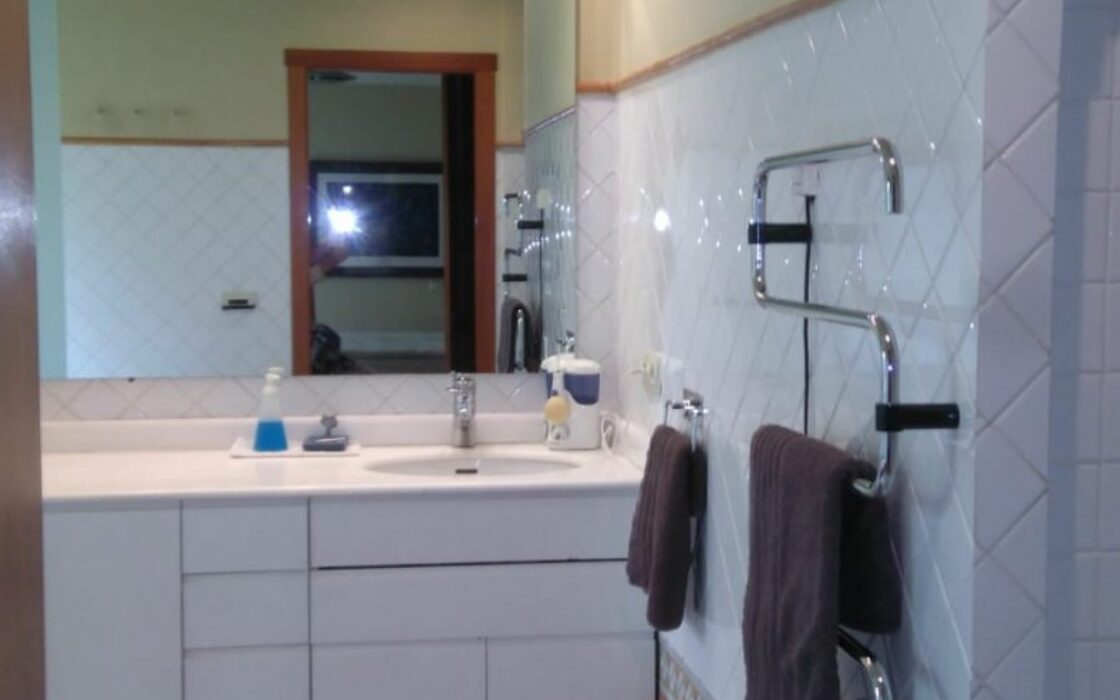 Вілла з басейном у Баньерес-де-Мариола, 4 спальні