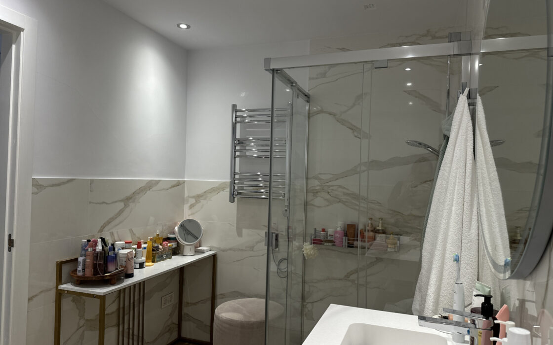 Четырехкомнатная квартира в Новой Золотой Миле с террасой