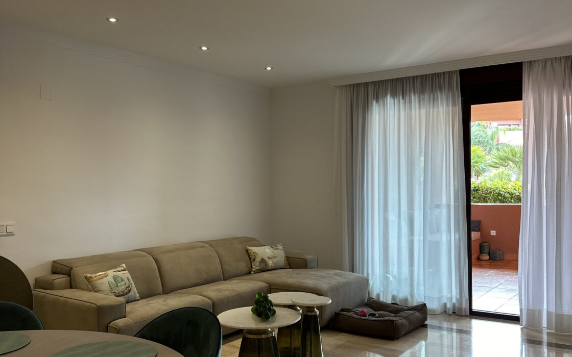 Четырехкомнатная квартира в Новой Золотой Миле с террасой