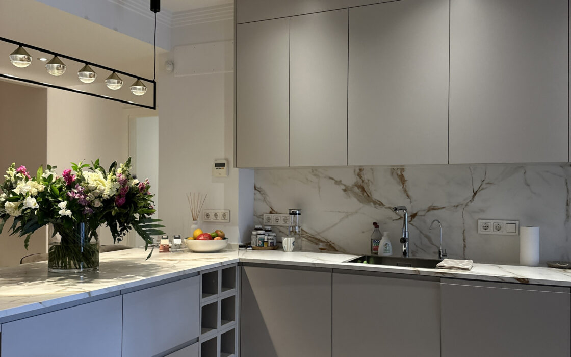 Четырехкомнатная квартира в Новой Золотой Миле с террасой