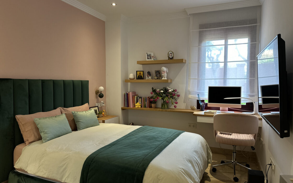 Четырехкомнатная квартира в Новой Золотой Миле с террасой