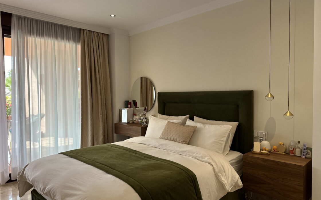 Четырехкомнатная квартира в Новой Золотой Миле с террасой