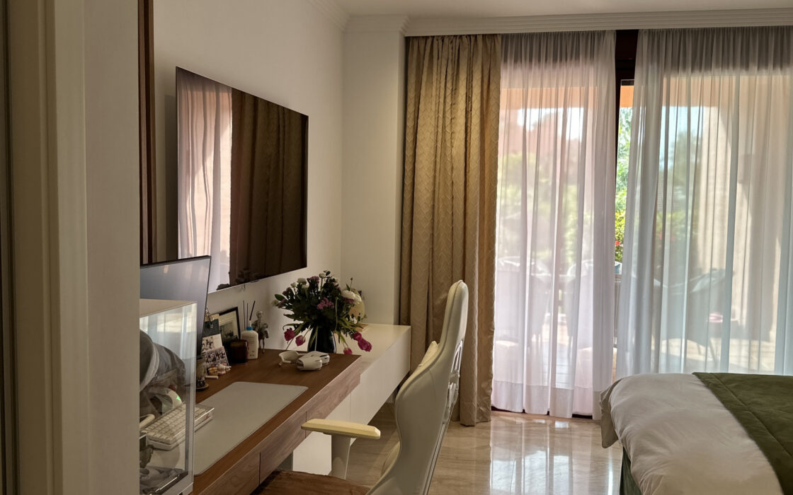 Четырехкомнатная квартира в Новой Золотой Миле с террасой