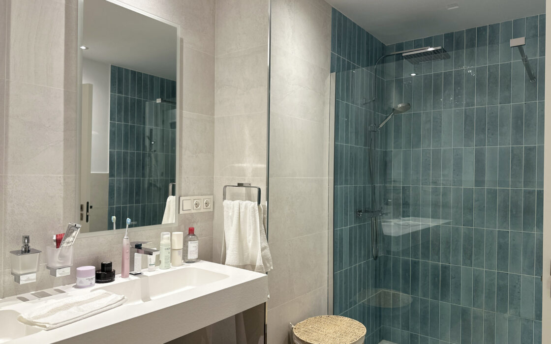 Четырехкомнатная квартира в Новой Золотой Миле с террасой