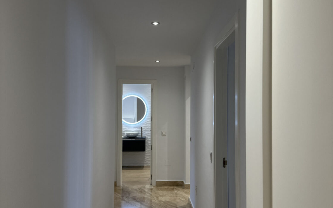 Четырехкомнатная квартира в Новой Золотой Миле с террасой