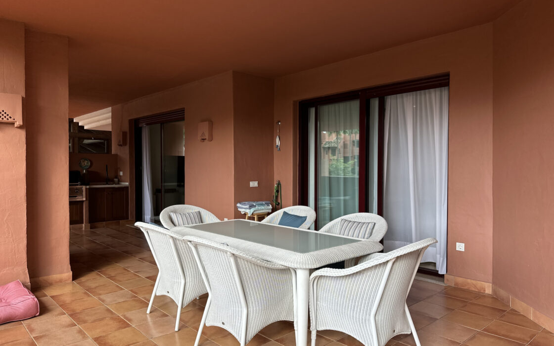 Четырехкомнатная квартира в Новой Золотой Миле с террасой