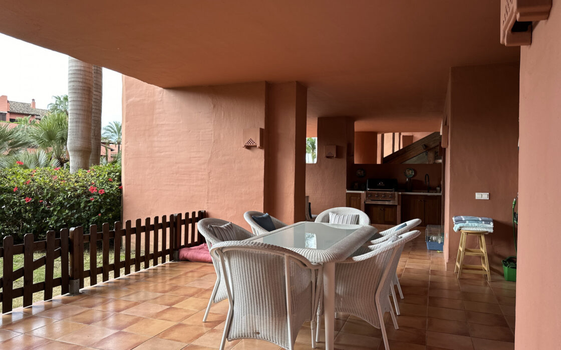 Четырехкомнатная квартира в Новой Золотой Миле с террасой