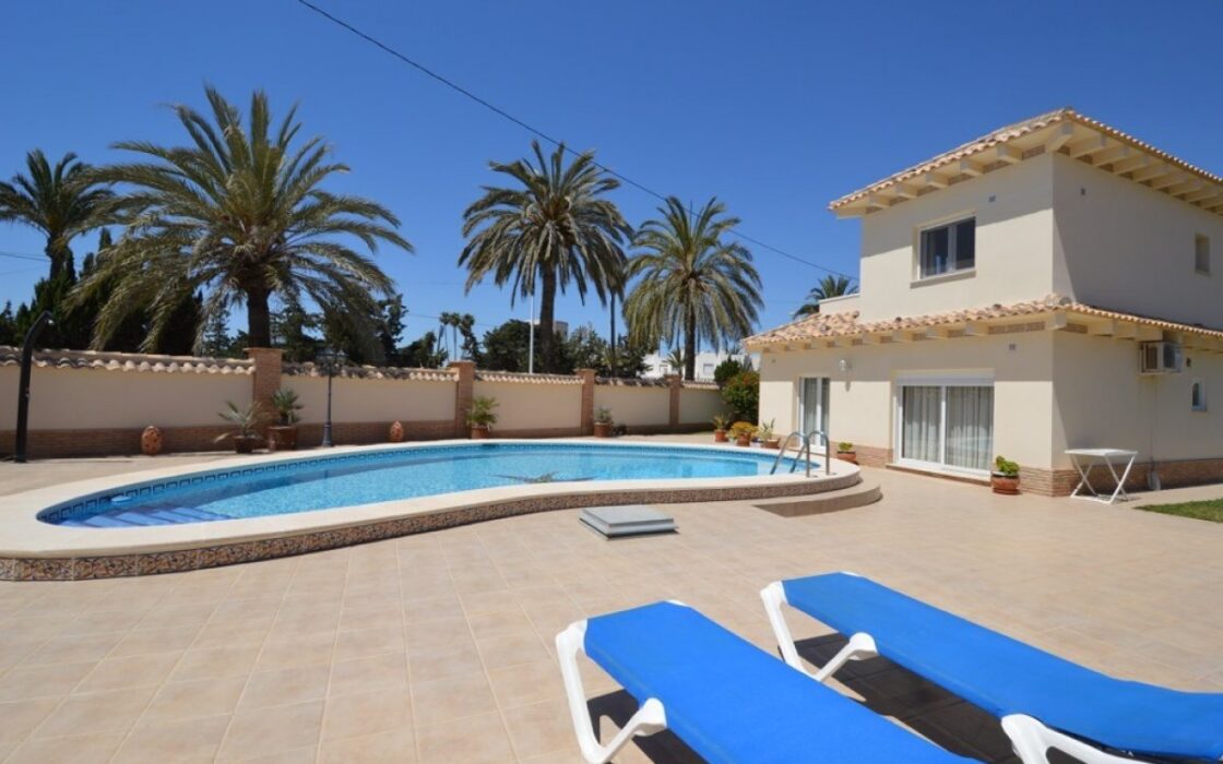 Вілла з басейном в Кабо Роиг, 276 кв.м, 4 спальні