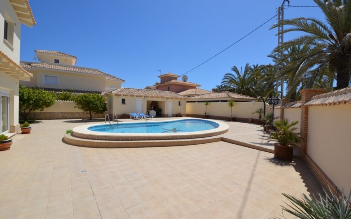 Вілла з басейном в Кабо Роиг, 276 кв.м, 4 спальні