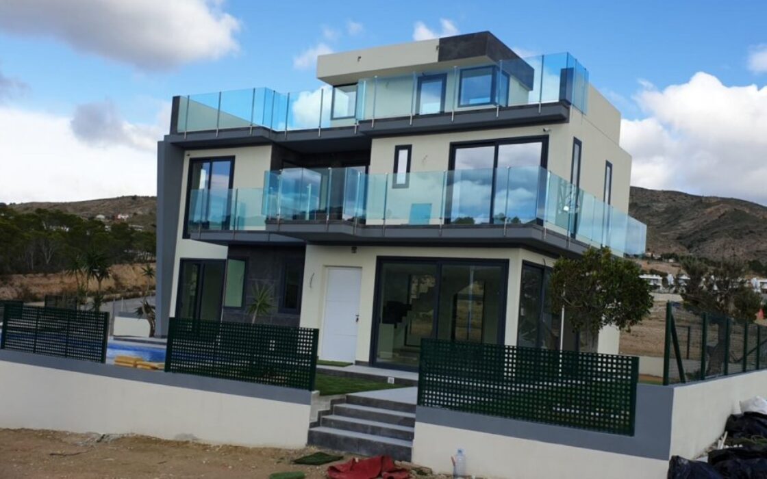 Вілли з видом на море в Фінестраті 110 кв.м з терасою