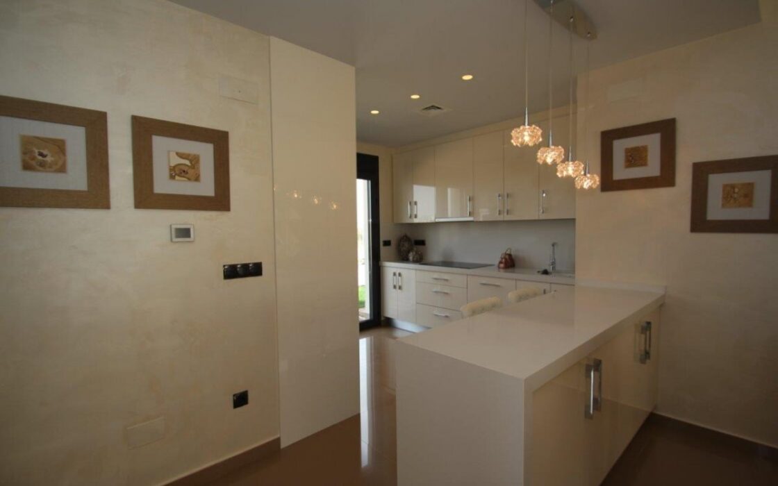 Вілли Deluxe в Dehesa de Campoamor біля моря з басейном 157 кв.м