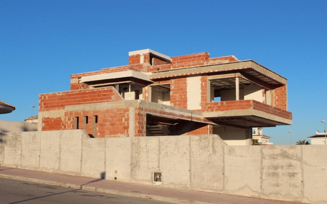 Новий будинок з терасами в Сьюдад-Кесада 350 кв.м