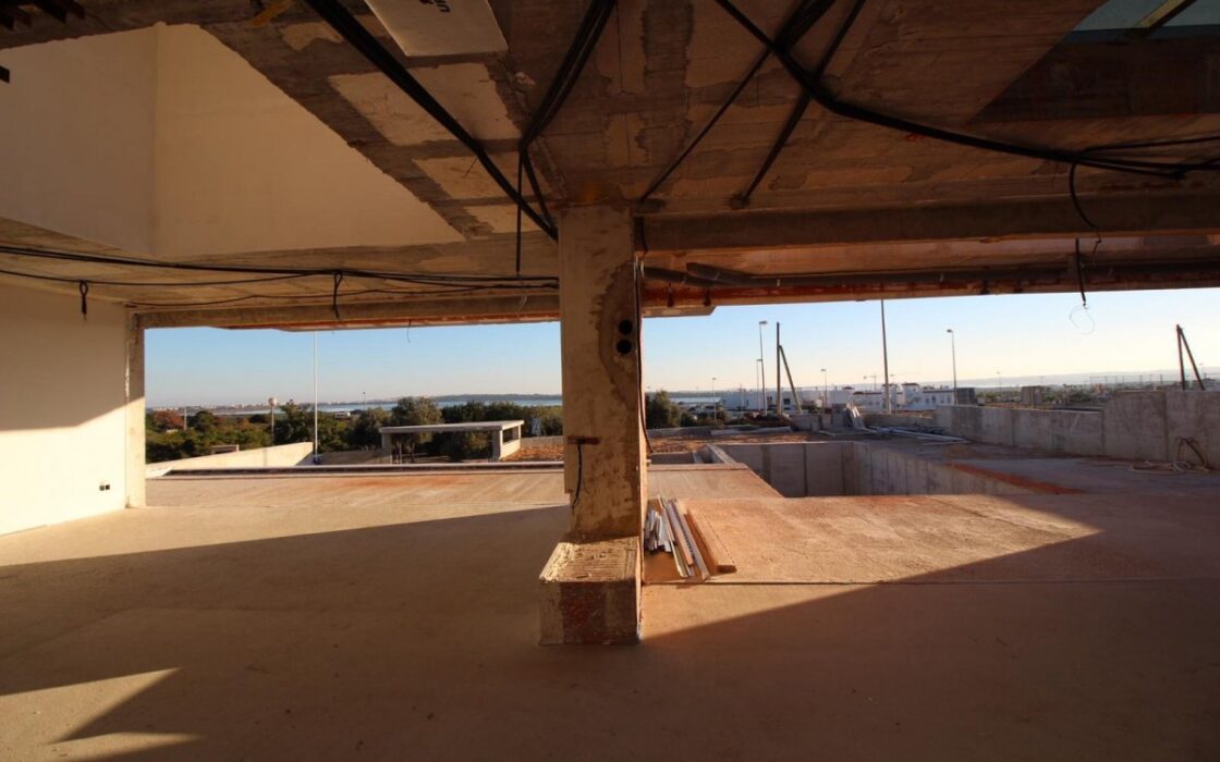 Новий будинок з терасами в Сьюдад-Кесада 350 кв.м