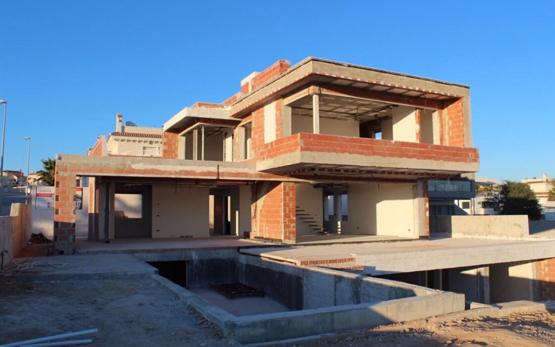 Новий будинок з терасами в Сьюдад-Кесада 350 кв.м