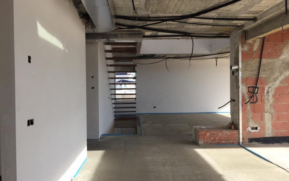 Новий будинок з терасами в Сьюдад-Кесада 350 кв.м