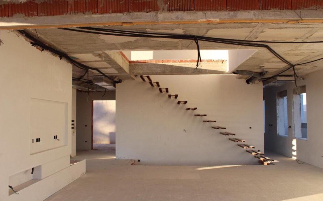 Новий будинок з терасами в Сьюдад-Кесада 350 кв.м