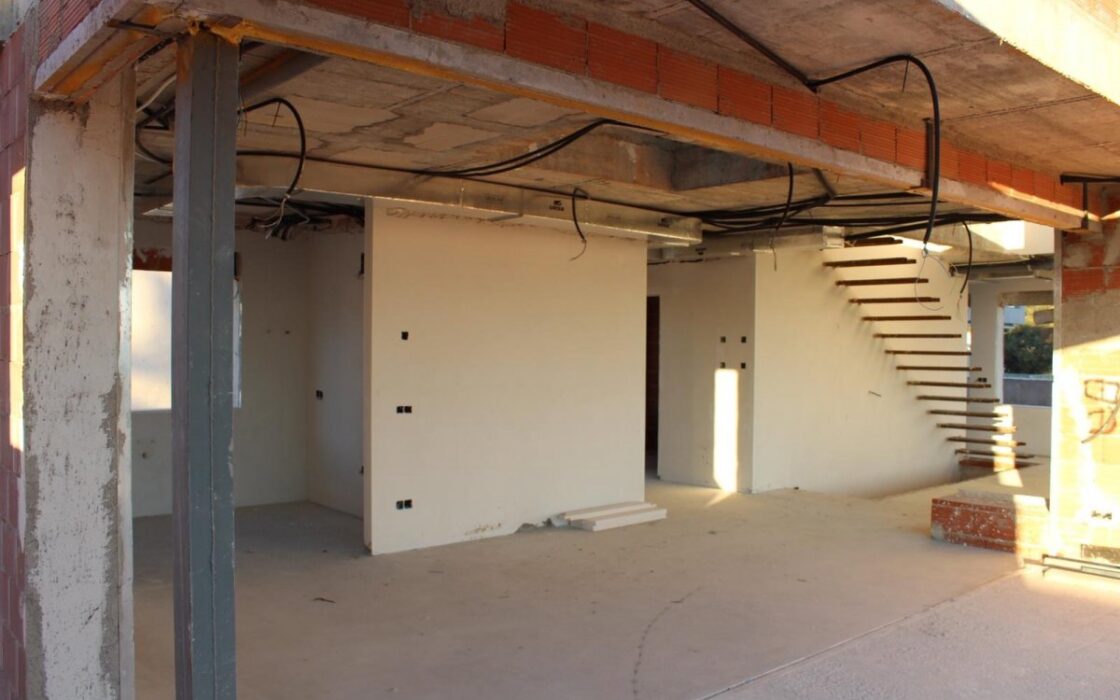 Новий будинок з терасами в Сьюдад-Кесада 350 кв.м