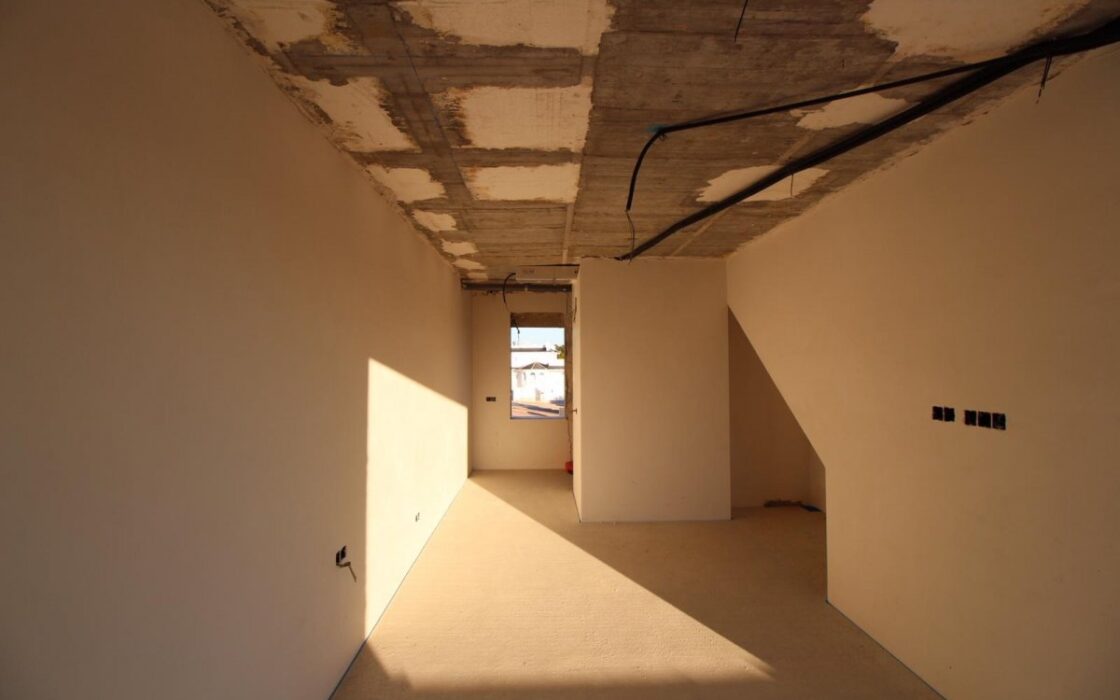 Новий будинок з терасами в Сьюдад-Кесада 350 кв.м