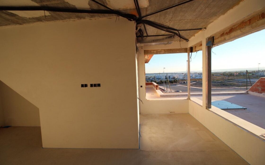 Новий будинок з терасами в Сьюдад-Кесада 350 кв.м