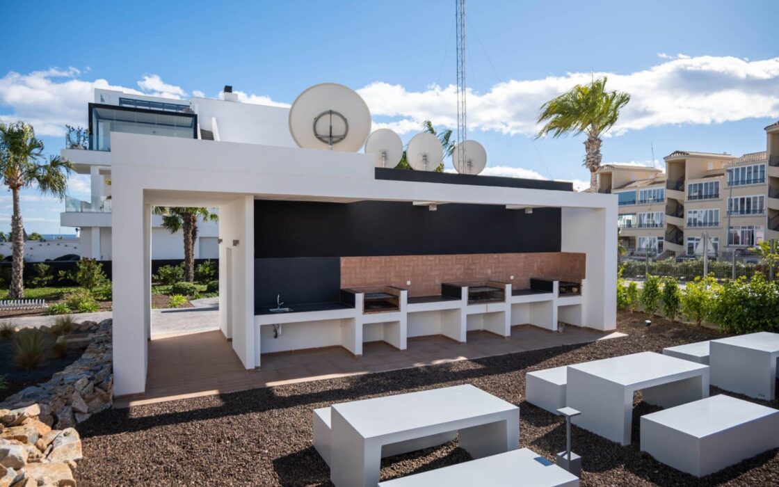 Апартаменты в Торревьехе 78 кв.м с террасой у моря