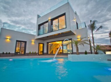 Вілли з басейном в Оріуелі від 469000 євро, вид на природу