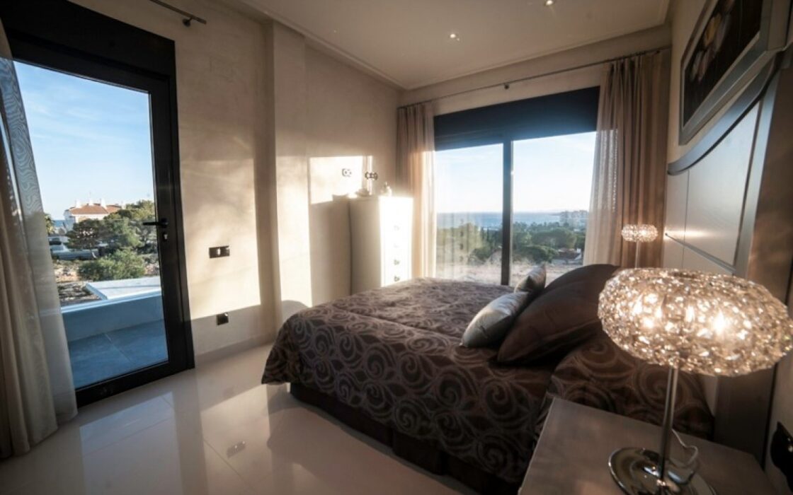 Вілли з басейном в Оріуелі від 469000 євро, вид на природу