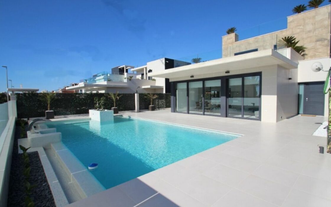 Виллы в комплексе Bellavista Ориуэла 197 кв.м с бассейном