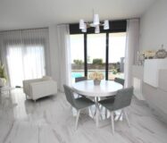 Вілли в Сан Мігель де Салинас біля моря з басейном 157 кв.м