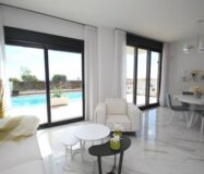 Вілли в Сан Мігель де Салинас біля моря з басейном 157 кв.м