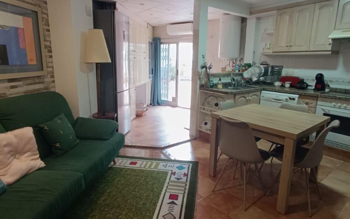 Простора Квартира 4 Спальні з Патіо в Гандії 95 кв.м.