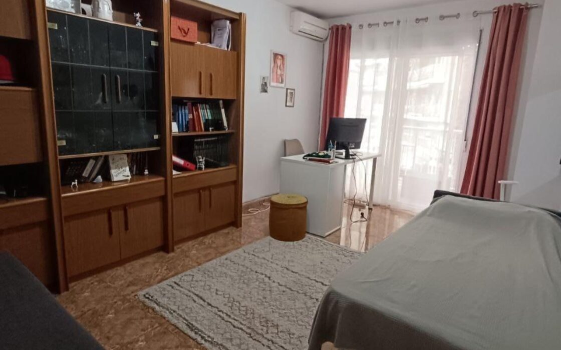 Простора Квартира 4 Спальні з Патіо в Гандії 95 кв.м.