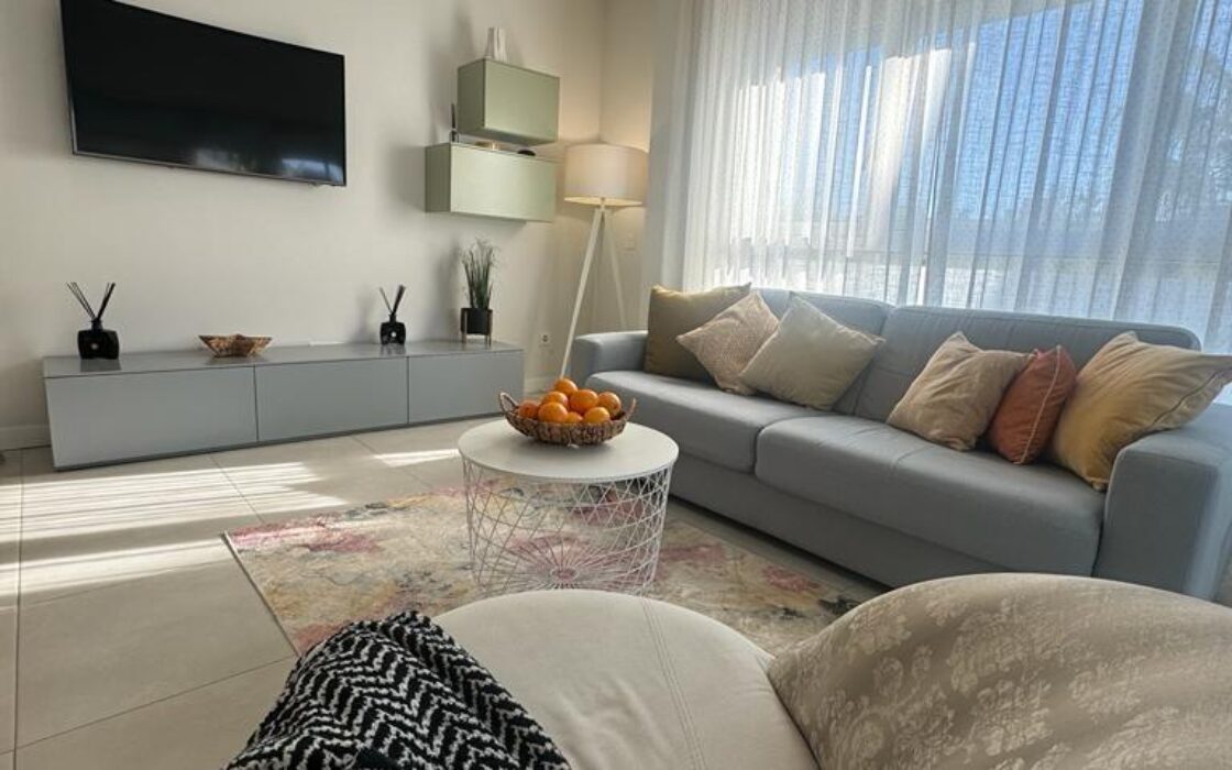 Продається квартира 101 кв.м з терасою в Оріуела Коста