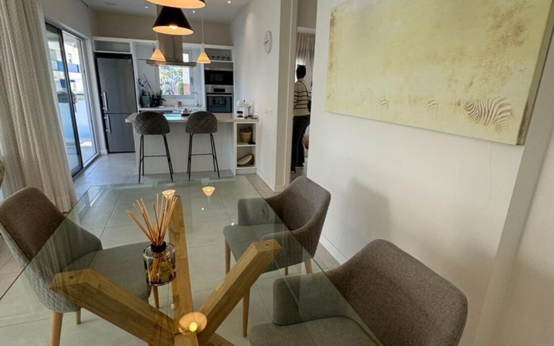 Продається квартира 101 кв.м з терасою в Оріуела Коста