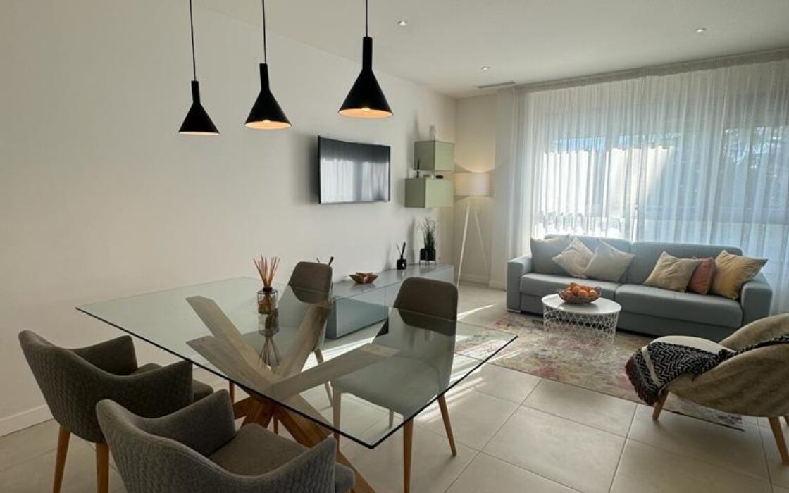 Продається квартира 101 кв.м з терасою в Оріуела Коста