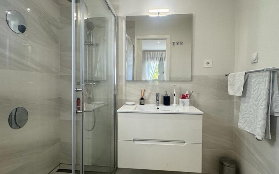 Продається квартира 101 кв.м з терасою в Оріуела Коста