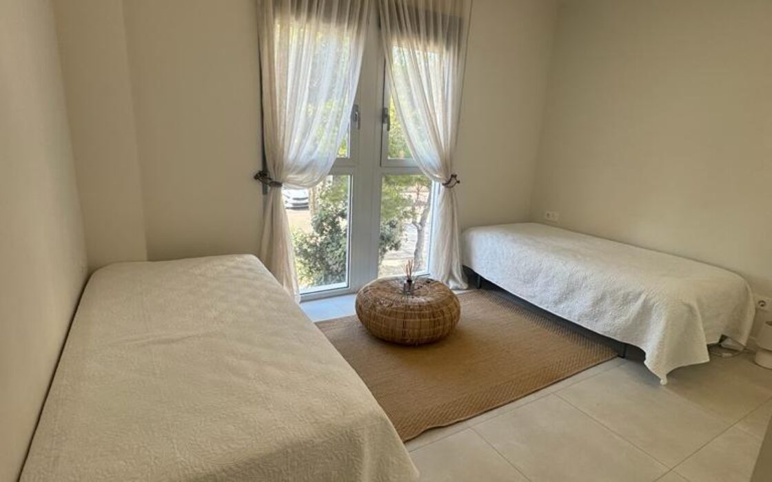 Продається квартира 101 кв.м з терасою в Оріуела Коста