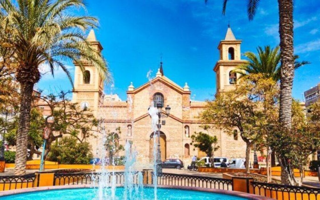 Нові квартири в Торрев’єсі з терасою 64 кв.м біля моря