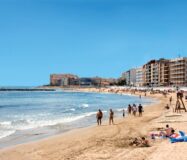 Нові квартири в Торрев’єсі з терасою 64 кв.м біля моря