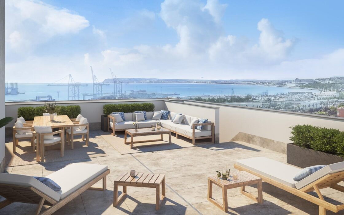 Будинки нової забудови в Аліканте з терасами біля моря