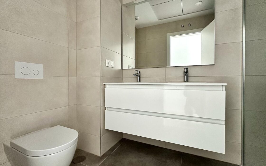 Новая квартира с видом на море в Бенидорме 180 кв.м