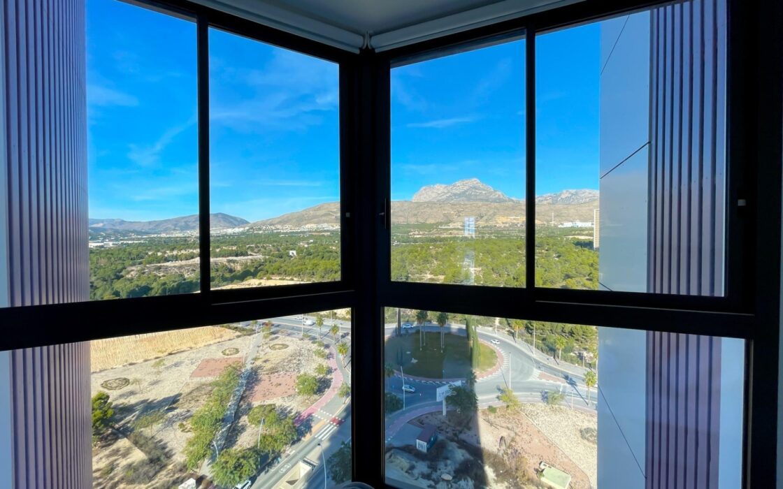 Новая квартира с видом на море в Бенидорме 180 кв.м