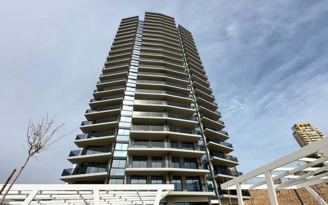 Новая квартира с видом на море в Бенидорме 180 кв.м