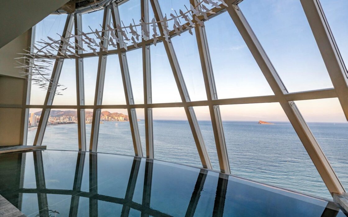 Роскошные апартаменты 2-3 спальни на первой линии Бенидорма