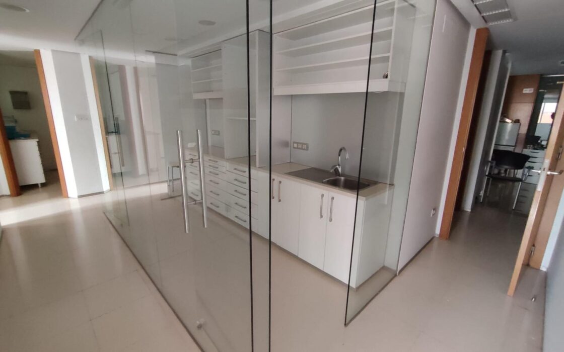 Стара клініка в Коста-Бланці 196 кв.м для офісу або житла