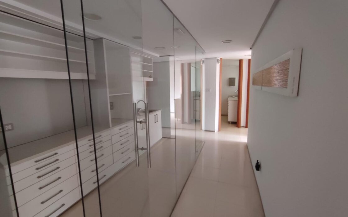 Стара клініка в Коста-Бланці 196 кв.м для офісу або житла