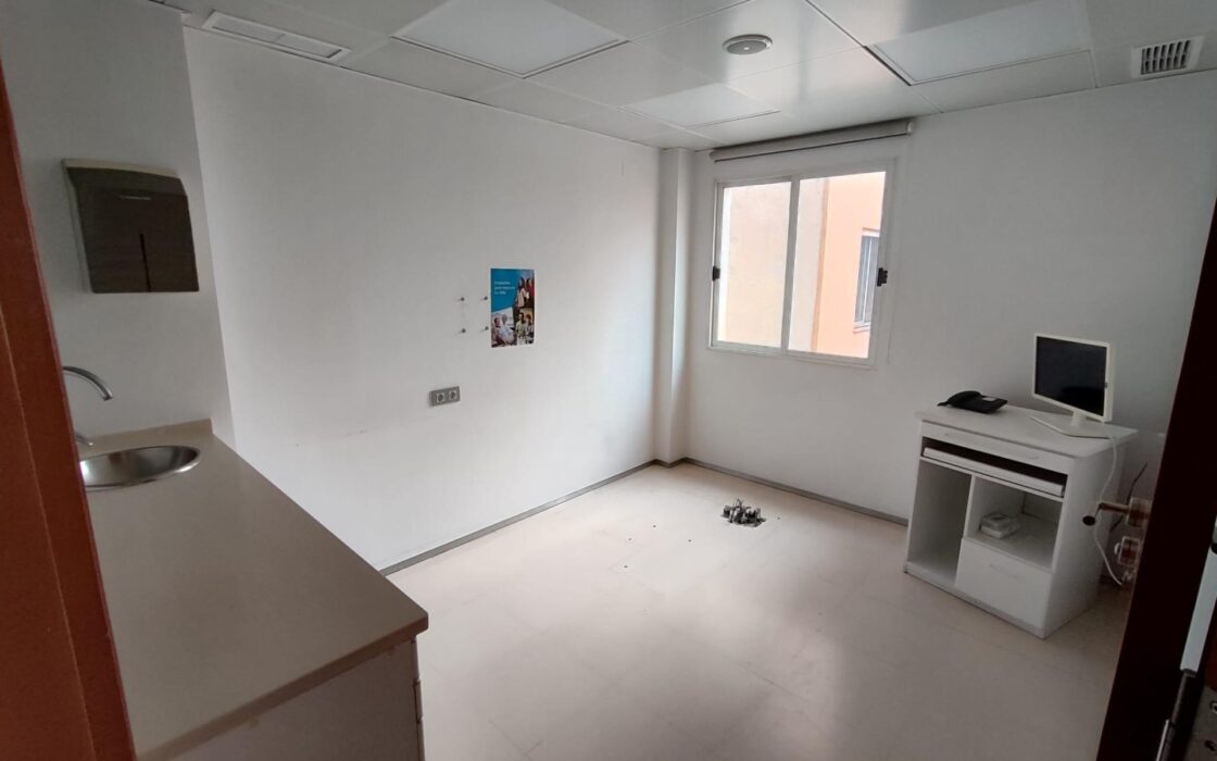 Стара клініка в Коста-Бланці 196 кв.м для офісу або житла