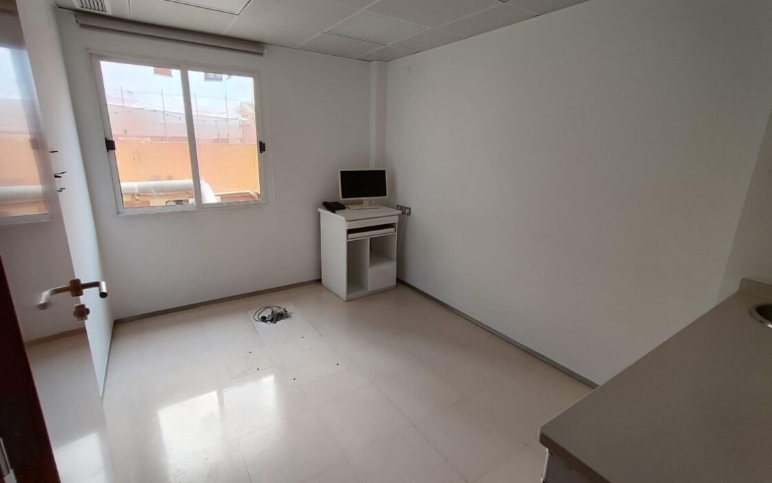 Стара клініка в Коста-Бланці 196 кв.м для офісу або житла